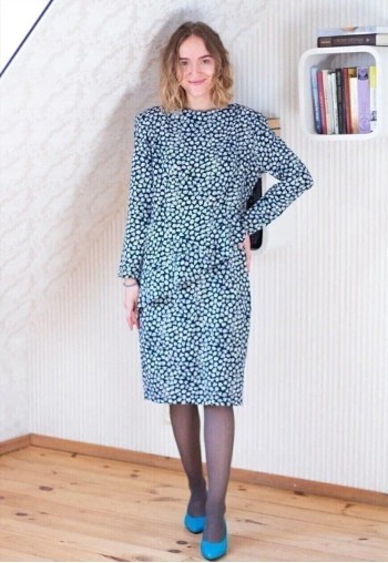 Dark blue round collar vintage dress with frills