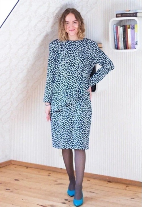 Dark blue round collar vintage dress with frills