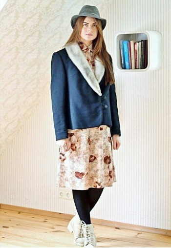 Black long sleeve vintage jacket with grey fur collar