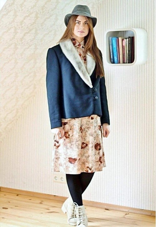 Black long sleeve vintage jacket with grey fur collar